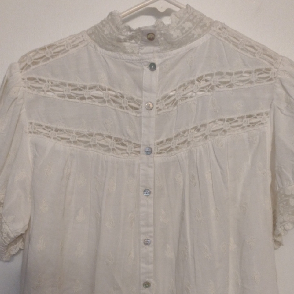 Elegant White Lace Blouse - Picture 7 of 12